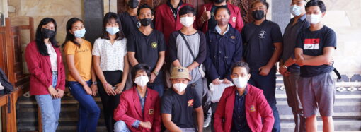 TIM Mahasiswa STIKI Indonesia Melaksanakan Program KKNT dalam Literasi Digital